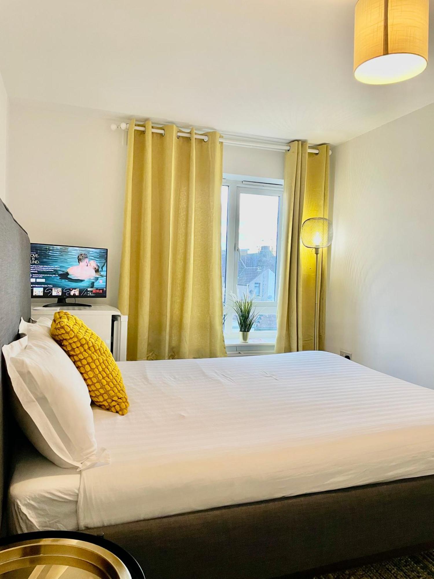 Luxury Rooms In Furnished Guests-Only House Free Wifi West Thurrock Grays Exterior photo